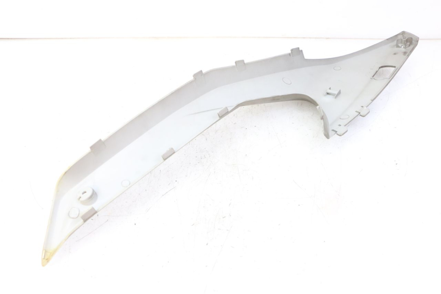 photo de CARENA SOTTO SELLA DESTRA KYMCO XCITING 500 (2007 - 2010) - Primo piano tecnico