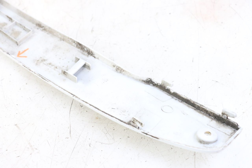 photo de COPERCHIO SOTTO SELLA DESTRO KYMCO LIKE 125 (2009 - 2016) - Zoom sullo stato d'uso