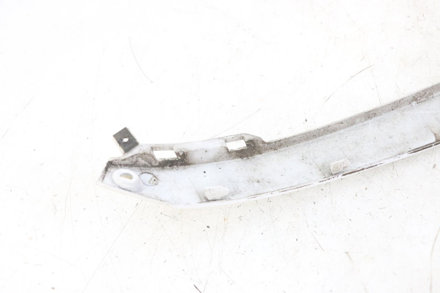 photo de COPERCHIO SOTTO SELLA DESTRO KYMCO LIKE 125 (2009 - 2016) - Altra angolazione