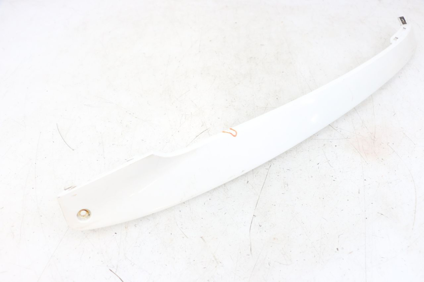 photo de COPERCHIO SOTTO SELLA DESTRO KYMCO LIKE 125 (2009 - 2016) - Marcature e riferimenti originali