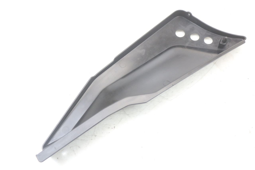 photo de CARENA SOTTO SELLA DESTRA MASAI SCRAMBLER SPORT 125 (2021 - 2025) - Dettagli dei punti di fissaggio