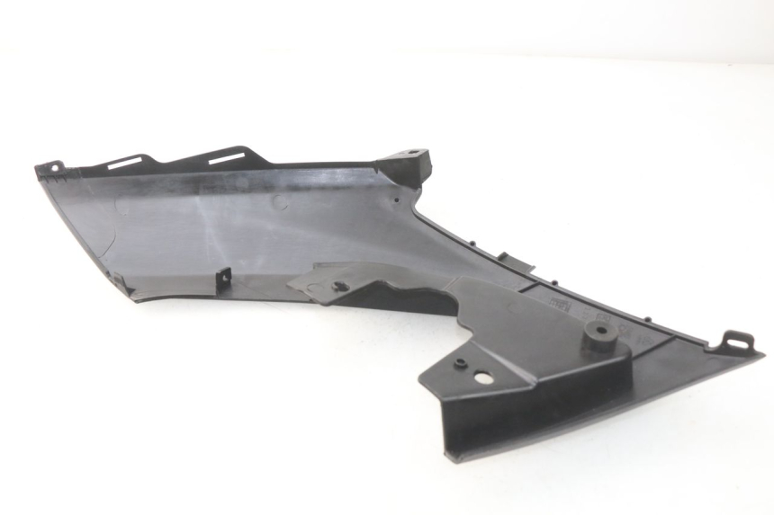 photo de COPERCHIO SOTTO SELLA DESTRO PEUGEOT METROPOLIS 400 (2017 - 2020) - Altra angolazione