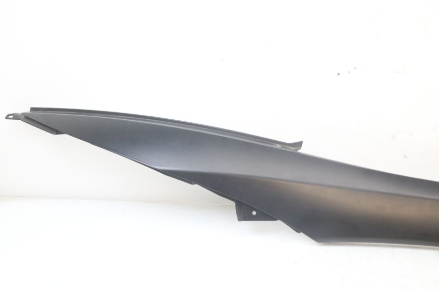 photo de CARENA SOTTO SELLA DESTRA PIAGGIO MP3 HPE 350 (2018 - 2020) - Dettaglio del componente