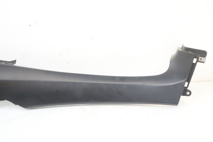 photo de CARENA SOTTO SELLA DESTRA PIAGGIO MP3 HPE 350 (2018 - 2020) - Zoom sullo stato d'uso