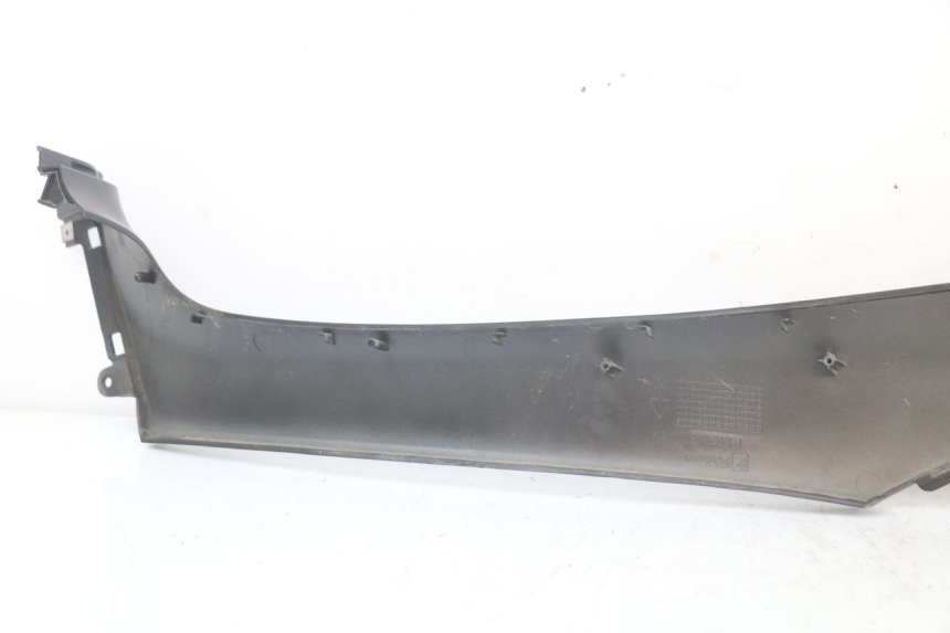 photo de CARENA SOTTO SELLA DESTRA PIAGGIO MP3 HPE 350 (2018 - 2020) - Dettagli dei punti di fissaggio