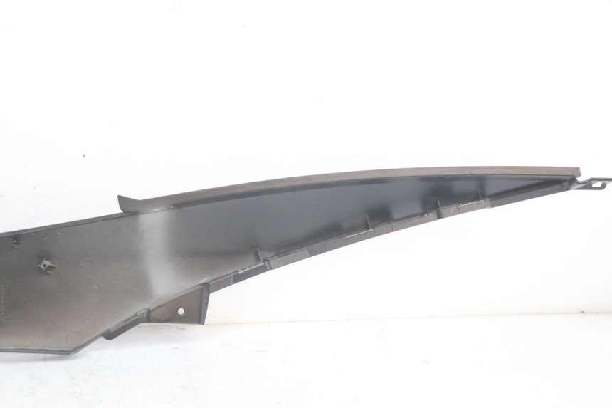 photo de CARENA SOTTO SELLA DESTRA PIAGGIO MP3 HPE 350 (2018 - 2020) - Stato della superficie e materiale