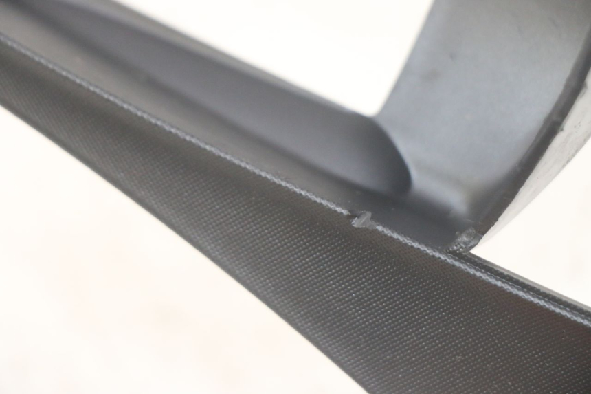 photo de CARENA SOTTO SELLA DESTRA PIAGGIO MP3 HPE 300 (2019 - 2026) - Dettaglio del componente