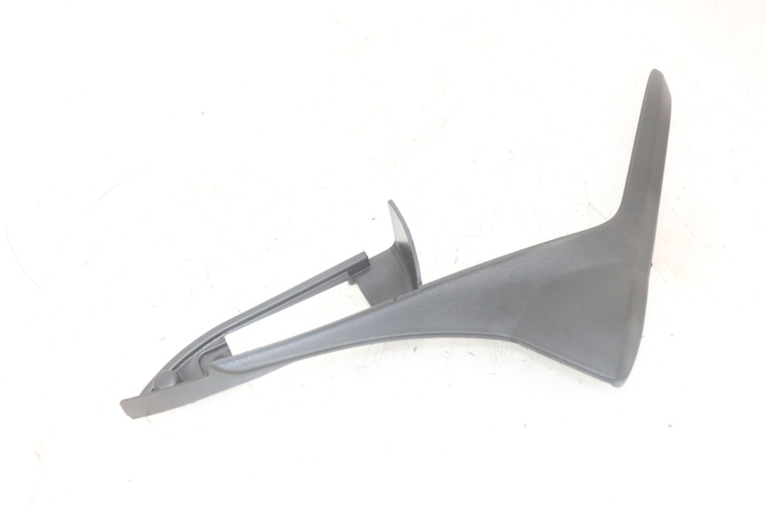 photo de CARENA SOTTO SELLA DESTRA PIAGGIO MP3 HPE 300 (2019 - 2026) - Dettagli dei punti di fissaggio