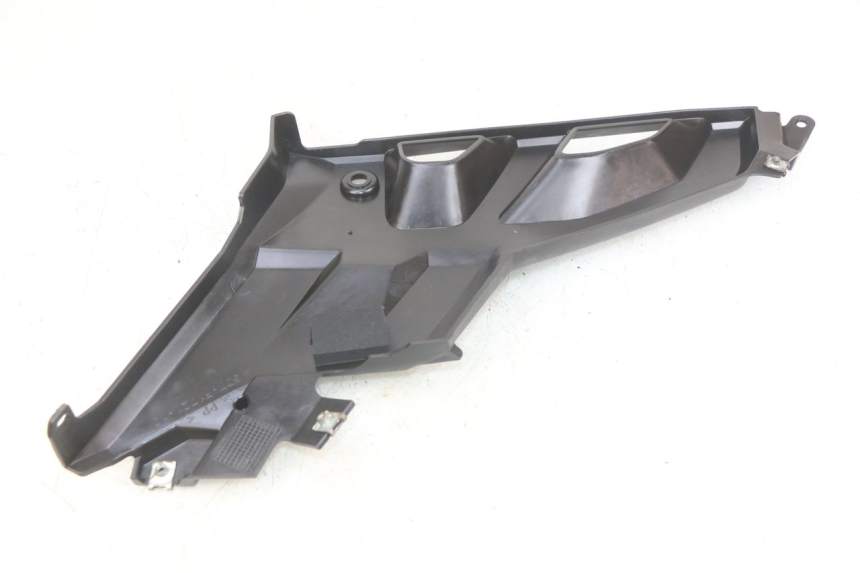 photo de COPERCHIO SOTTO SELLA DESTRO YAMAHA MT ABS 125 (2014 - 2018) - Altra angolazione