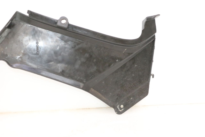 photo de CARENA SOTTO SELLA DESTRA KYMCO MXU R 250 (2004 - 2010) - Primo piano tecnico