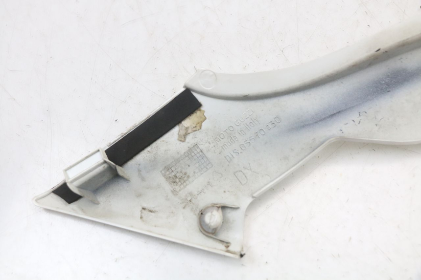 photo de CARENA SOTTO SELLA DESTRA MOTO GUZZI NORGE 8V GT 1200 (2011 - 2016) - Vista d'insieme del prodotto