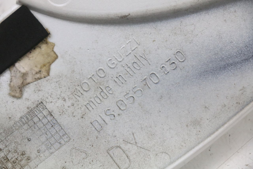 photo de CARENA SOTTO SELLA DESTRA MOTO GUZZI NORGE 8V GT 1200 (2011 - 2016) - Dettagli dei punti di fissaggio