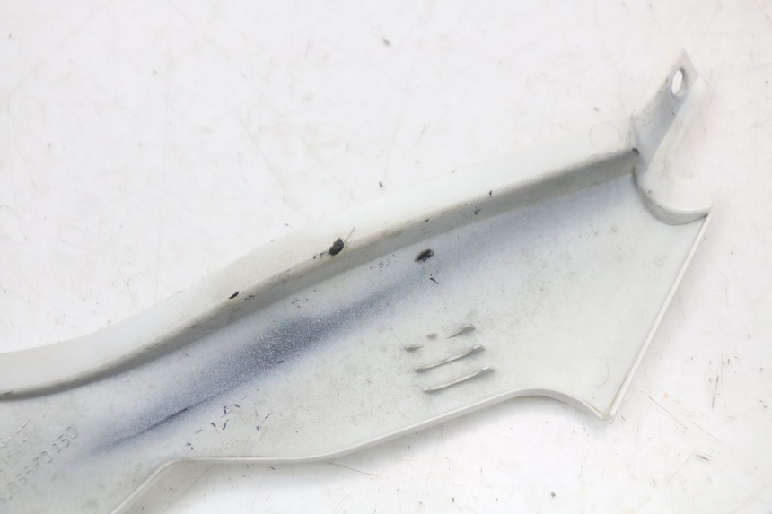 photo de CARENA SOTTO SELLA DESTRA MOTO GUZZI NORGE 8V GT 1200 (2011 - 2016) - Stato della superficie e materiale