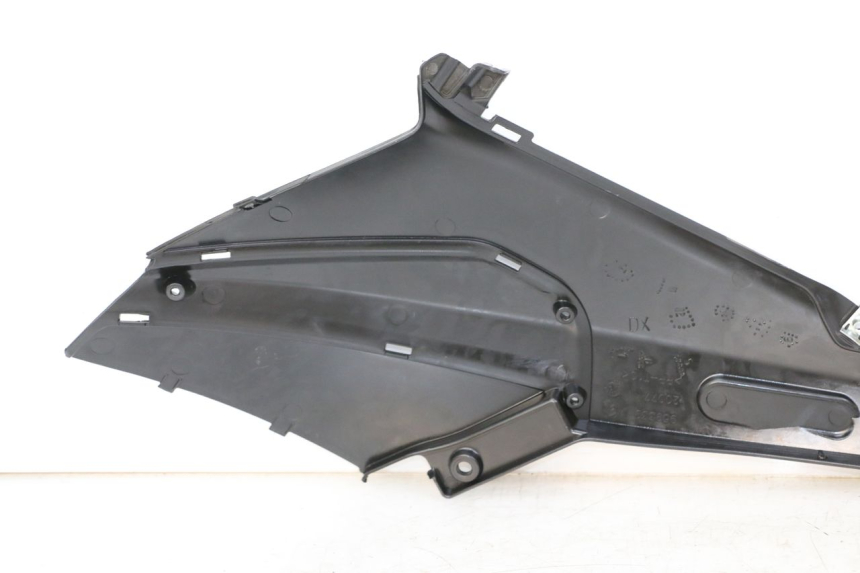 photo de CARENA SOTTO SELLA DESTRA PIAGGIO NRG POWER PUREJET 50 (2018 - 2021) - Altra angolazione