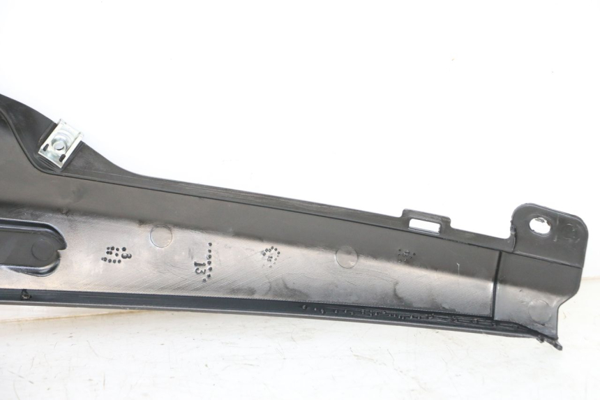 photo de CARENA SOTTO SELLA DESTRA PIAGGIO NRG POWER PUREJET 50 (2018 - 2021) - Primo piano tecnico