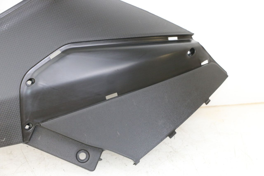 photo de CARENA SOTTO SELLA DESTRA PIAGGIO NRG POWER PUREJET 50 (2018 - 2021) - Marcature e riferimenti originali