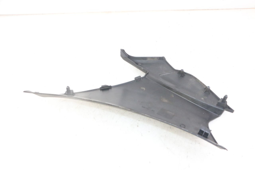 photo de CARENA SOTTO SELLA DESTRA HONDA NTV DEAUVILLE ABS 700 (2007 - 2016) - Primo piano tecnico