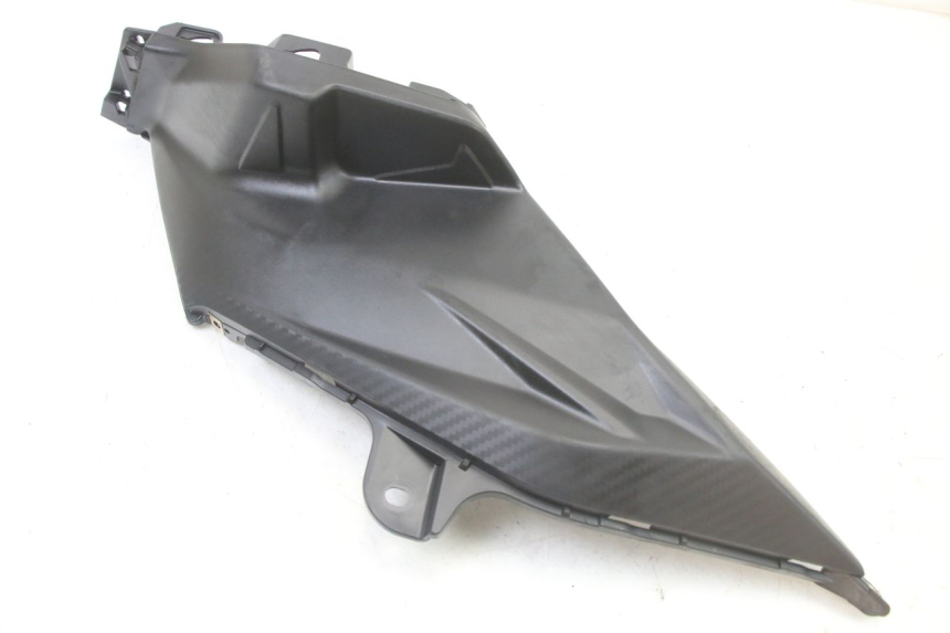 photo de CARENA SOTTO SELLA DESTRA SYM ORBIT III 3 4T 50 (2021 - 2025) - Dettaglio del componente