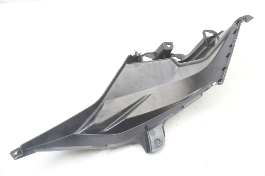 photo de CARENA SOTTO SELLA DESTRA SYM ORBIT III 3 4T 50 (2021 - 2025) - Altra angolazione