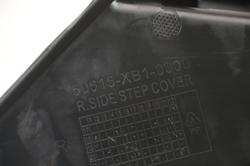 photo de CARENA SOTTO SELLA DESTRA SYM ORBIT III 3 4T 50 (2021 - 2025) - Primo piano tecnico