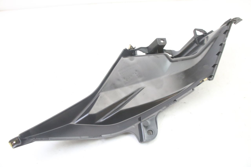 photo de CARENA SOTTO SELLA DESTRA SYM ORBIT III 3 4T 50 (2021 - 2025) - Dettagli dei punti di fissaggio