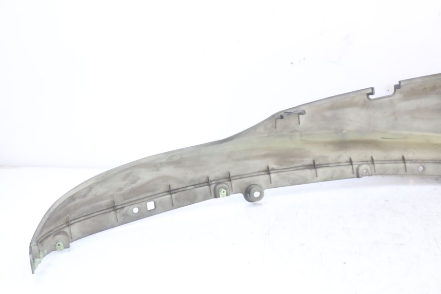 photo de CARENA SOTTO SELLA DESTRA PEUGEOT DJANGO 125 (2014 - 2017) - Dettagli dei punti di fissaggio