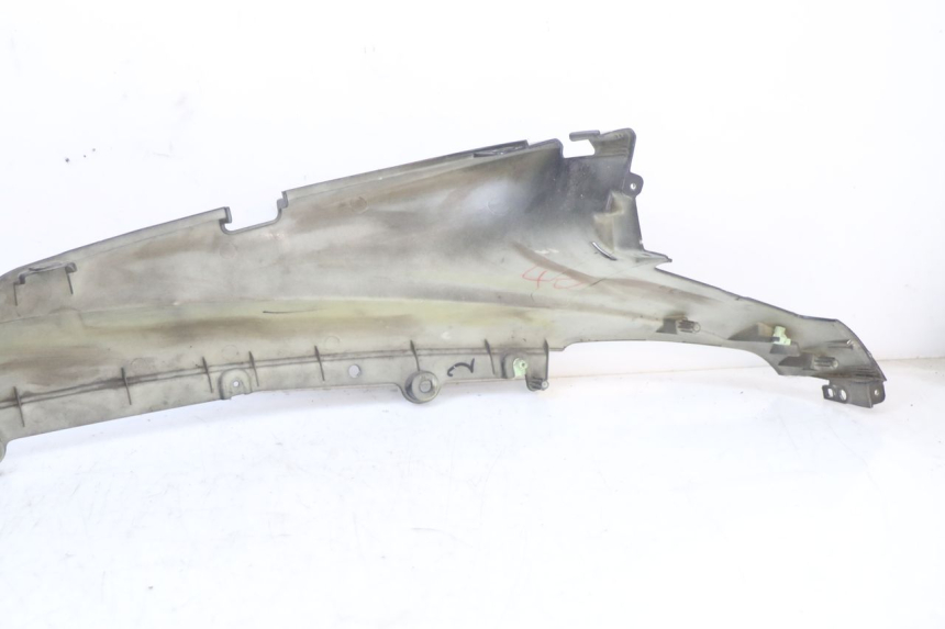 photo de CARENA SOTTO SELLA DESTRA PEUGEOT DJANGO 125 (2014 - 2017) - Stato della superficie e materiale