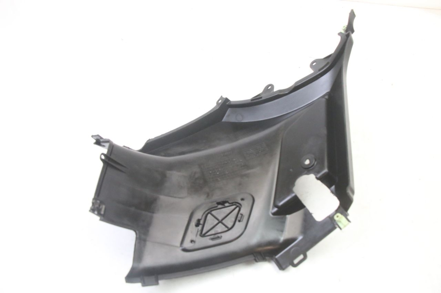 photo de CARENA SOTTO SELLA DESTRA PEUGEOT STREETZONE I 2T 50 (2018 - 2020) - Zoom sullo stato d'uso