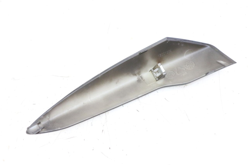 photo de CARENA SOTTO SELLA DESTRA PIAGGIO LIBERTY IGET 4T 50 (2021 - 2025) - Zoom sullo stato d'uso