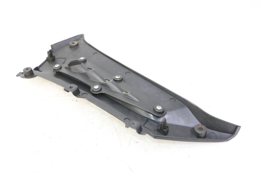 photo de CARENA SOTTO SELLA DESTRA MAG POWER R-STREET 50 (2016 - 2025) - Zoom sullo stato d'uso