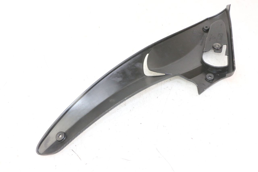 photo de CARENA SOTTO SELLA DESTRA GILERA RUNNER SL 50 (2006 - 2009) - Dettaglio del componente