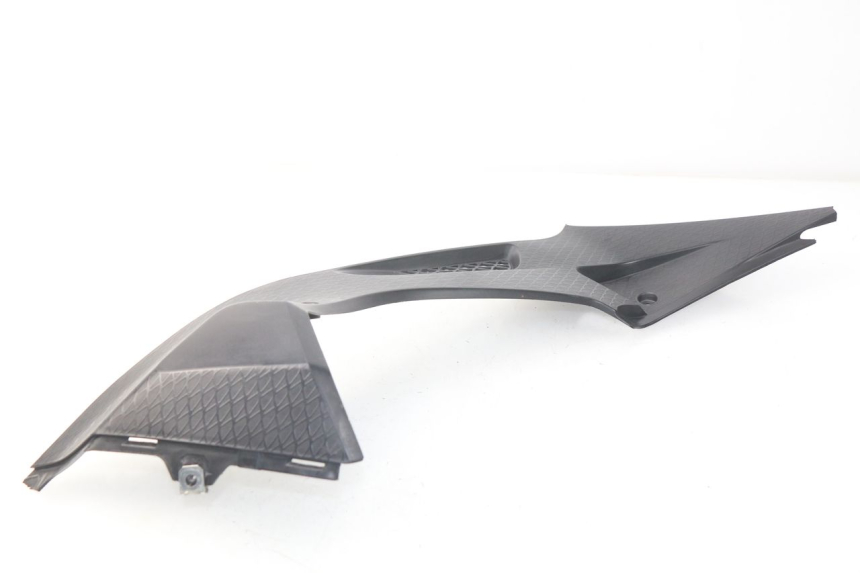 photo de COPERCHIO SOTTO SELLA DESTRO BMW S RR ABS S1000RR 1000 (2009 - 2011) - Dettagli dei punti di fissaggio