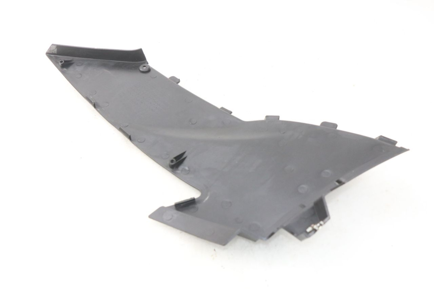 photo de COPERCHIO SOTTO SELLA DESTRO DAELIM S2 FI 125 (2008 - 2017) - Dettaglio del componente