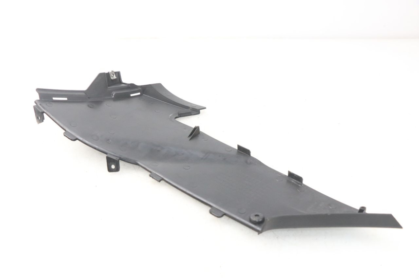 photo de COPERCHIO SOTTO SELLA DESTRO DAELIM S2 FI 125 (2008 - 2017) - Zoom sullo stato d'uso