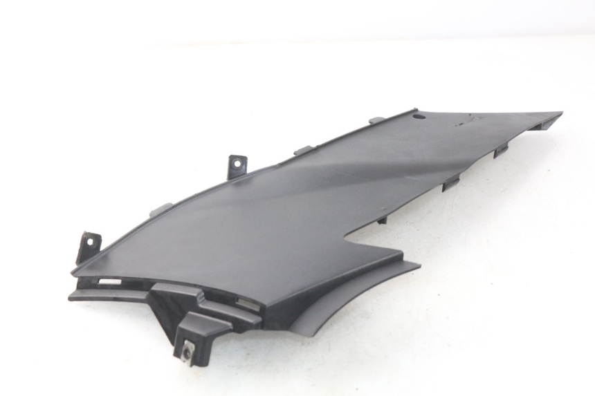 photo de COPERCHIO SOTTO SELLA DESTRO DAELIM S2 FI 125 (2008 - 2017) - Altra angolazione