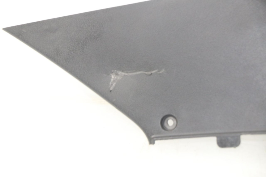 photo de COPERCHIO SOTTO SELLA DESTRO DAELIM S2 FI 125 (2008 - 2017) - Primo piano tecnico