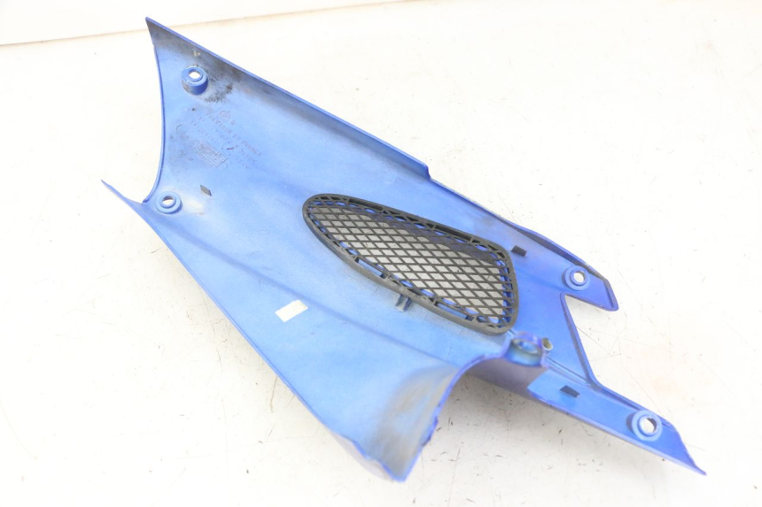 photo de COPERCHIO SOTTO SELLA DESTRO PEUGEOT SPEEDFIGHT 2 LC 50 (2000 - 2009) - Dettaglio del componente