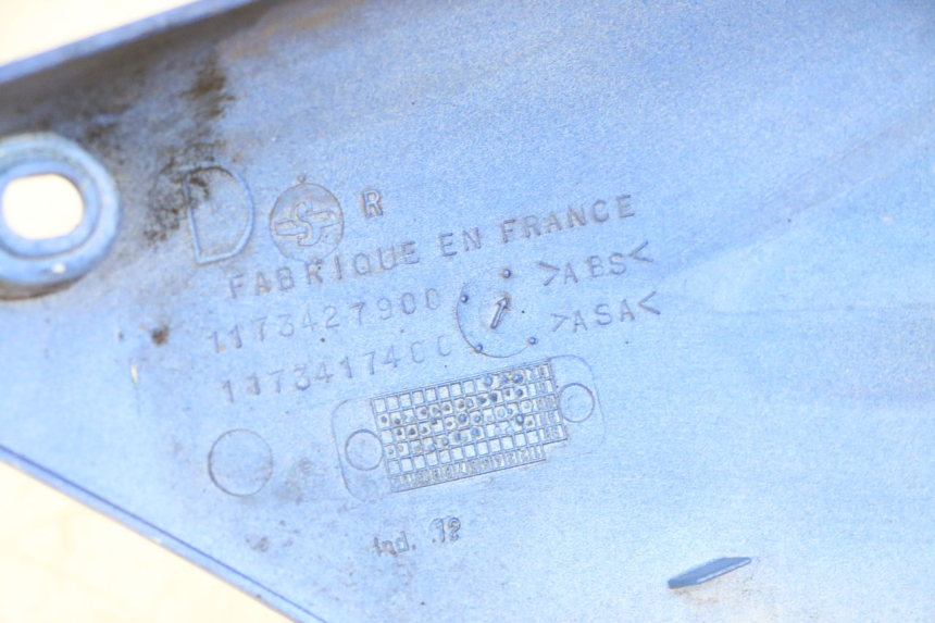 photo de COPERCHIO SOTTO SELLA DESTRO PEUGEOT SPEEDFIGHT 2 LC 50 (2000 - 2009) - Zoom sullo stato d'uso