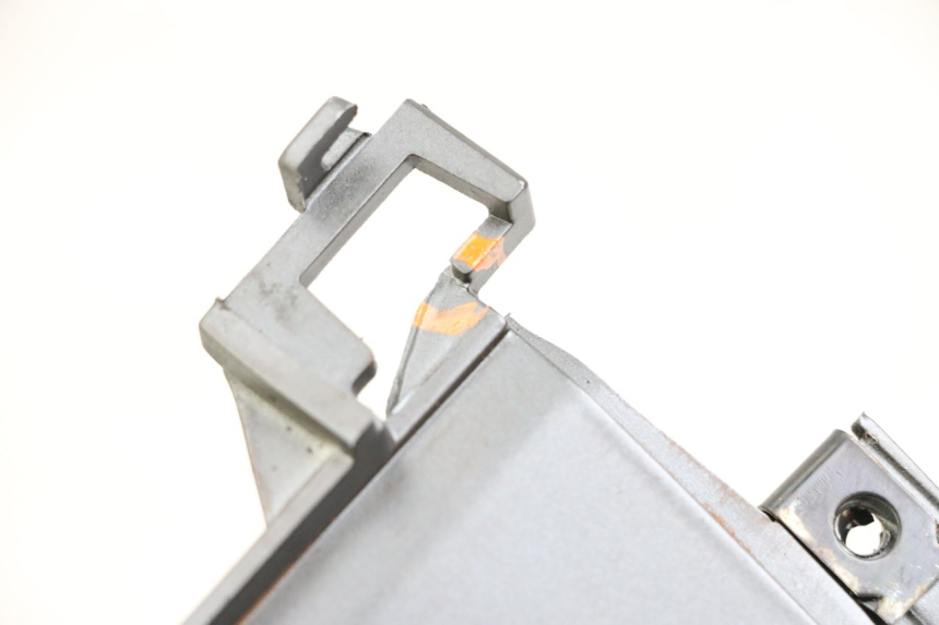 photo de CARENA SOTTO SELLA DESTRA PEUGEOT SPEEDFIGHT 4 2T 50 (2015 - 2019) - Altra angolazione