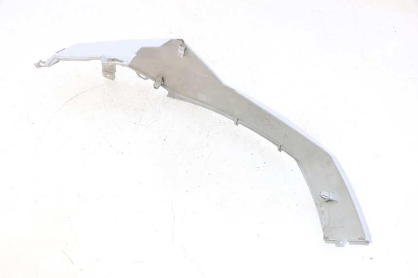 photo de CARENA SOTTO SELLA DESTRA PEUGEOT SPEEDFIGHT 4 4T EFI 50 (2021 - 2025) - Zoom sullo stato d'uso