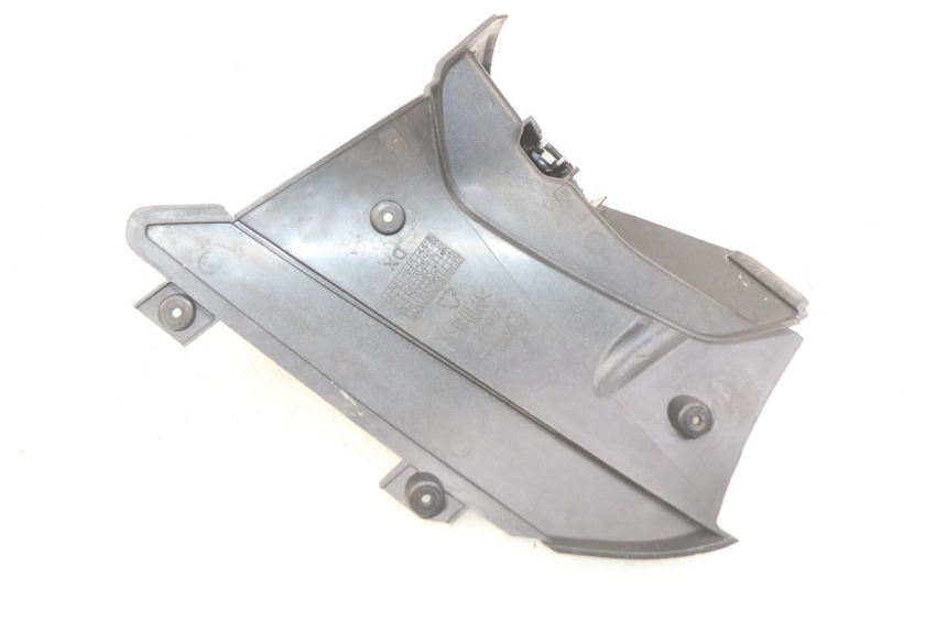 photo de COPERCHIO SOTTO SELLA DESTRO APRILIA SR 2T 50 (2012 - 2017) - Altra angolazione