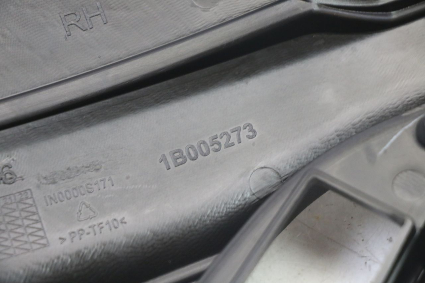 photo de CARENA SOTTO SELLA DESTRA APRILIA SR 2T 50 (2018 - 2022) - Primo piano tecnico