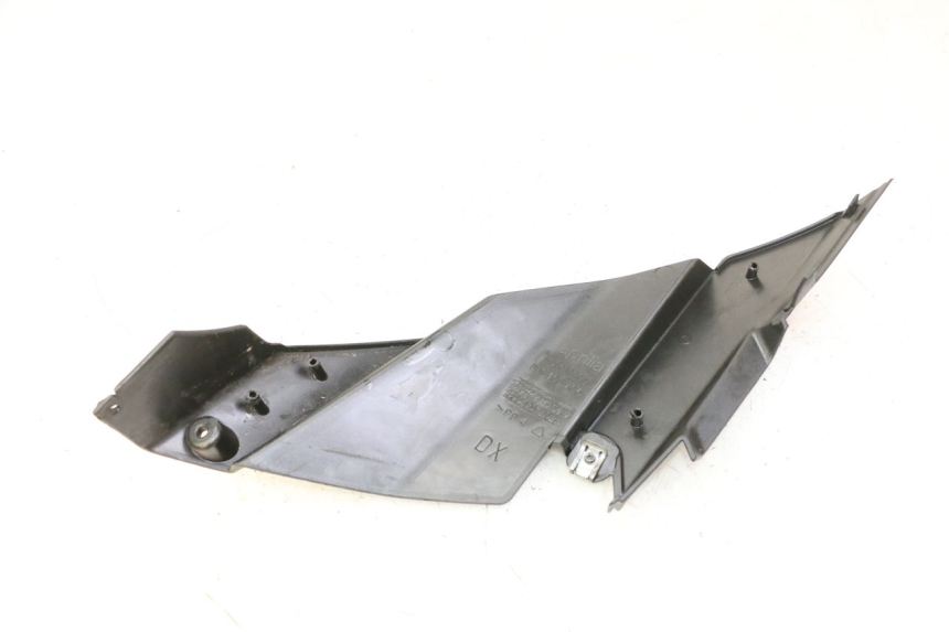 photo de CARENA SOTTO SELLA DESTRA APRILIA SR R 2T LC 50 (2018 - 2021) - Zoom sullo stato d'uso