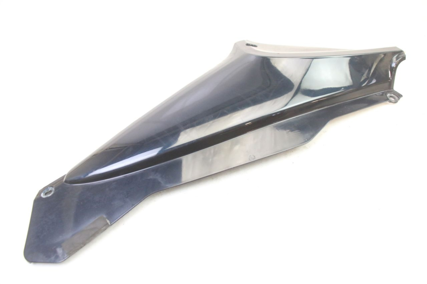 photo de CARENA SOTTO SELLA DESTRA HONDA ST PAN EUROPEAN 1300 (2002 - 2013) - Zoom sullo stato d'uso