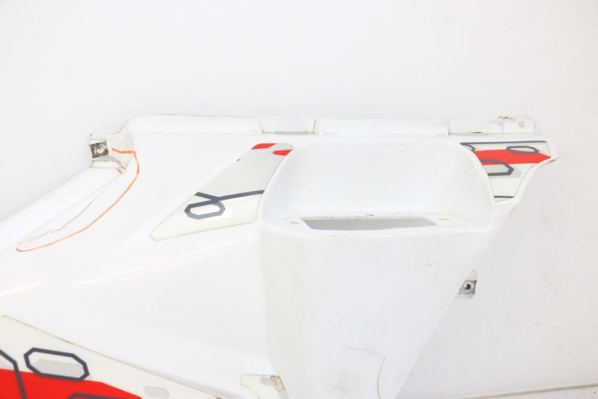 photo de COPERCHIO SOTTO SELLA DESTRO HYTRACK ST 170 (2020 - 2024) - Marcature e riferimenti originali