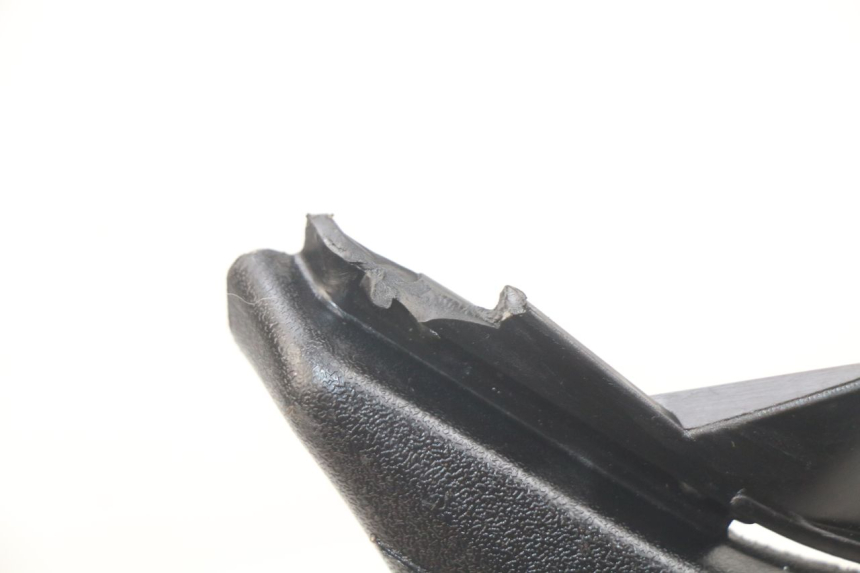 photo de COPERCHIO SOTTO SELLA DESTRO PEUGEOT STREETZONE 4T 50 (2018 - 2023) - Dettaglio del componente