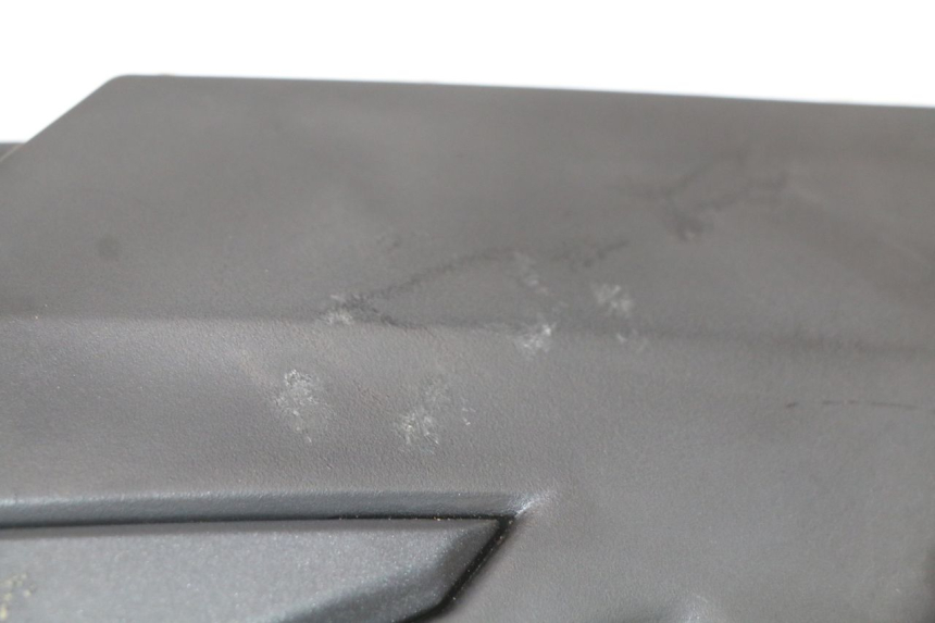 photo de CARENA SOTTO SELLA DESTRA KYMCO SUPER 8 4T 50 (2021 - 2024) - Dettagli dei punti di fissaggio