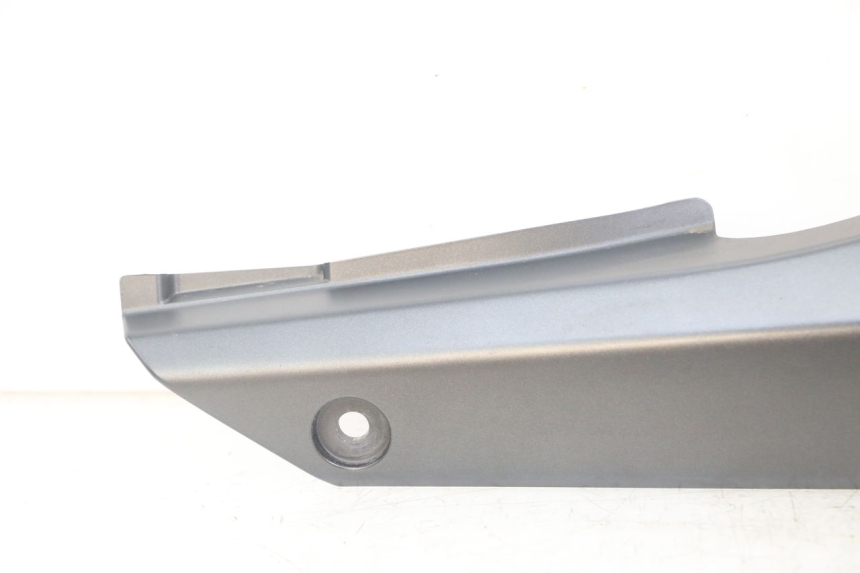 photo de CARENA SOTTO SELLA DESTRA SUZUKI GSX F GSXF 650 (2007 - 2015) - Stato della superficie e materiale