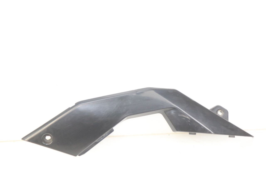 photo de COPERCHIO SOTTO SELLA DESTRO APRILIA SX 50 (2011 - 2017) - Vista principale