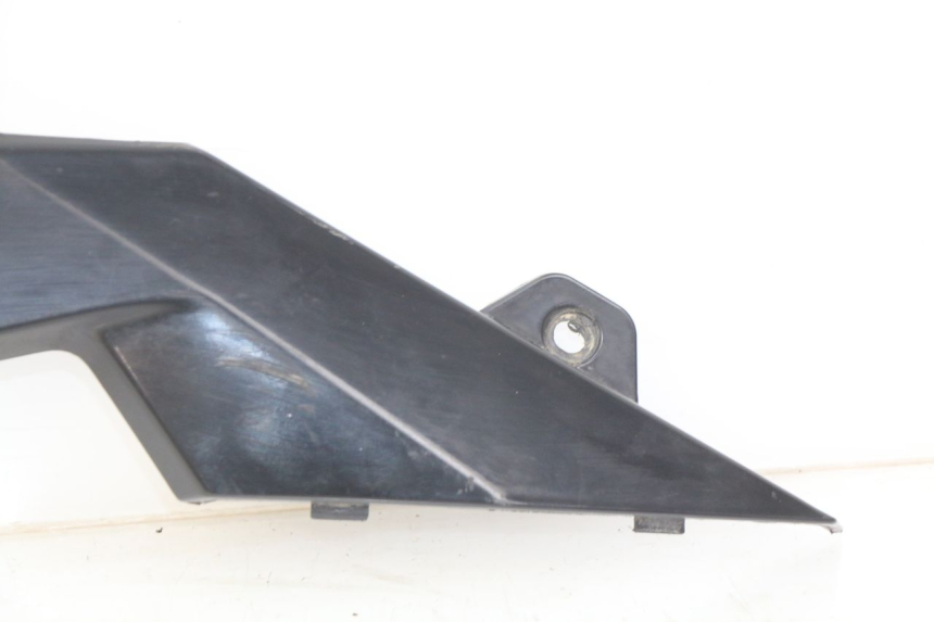 photo de COPERCHIO SOTTO SELLA DESTRO APRILIA SX 50 (2011 - 2017) - Vista d'insieme del prodotto